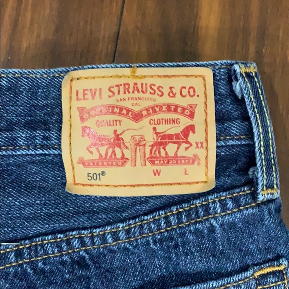 Like New Levi’s button fly shorts size 25 - Picture 4 of 6